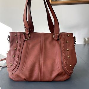 Revive Vintage Shoulder bag, zip close tag on